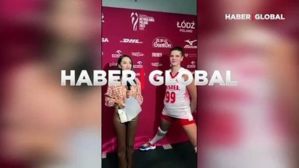 Milli voleybolcu Ebrar Karakurt'un TRT röportajındaki hareketi görenleri şaşkına çevirdi