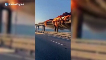 Golpe a Rusia: una enorme explosión destruye parte del puente de Crimea