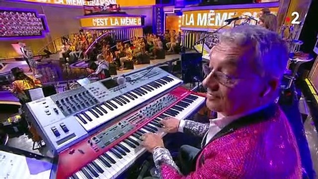 Nagui réconforte la Maestro de N'oubliez pas les paroles ! en larmes sur France 2