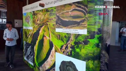 ABD'li ve Yeni Zelandalı turistler, 'Nuh’un Gemisi’nde halay çekti