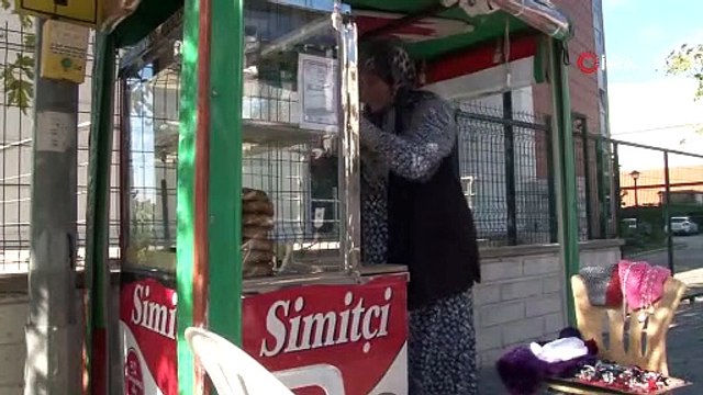 18 yıldır simit tezgahıyla hem cezaevindeki oğluna hem torunlarına bakıyor