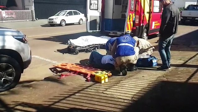 Em bicicleta elétrica, mulher bate em porta de carro e fica ferida no Parque São Paulo