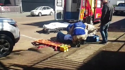 Em bicicleta elétrica, mulher bate em porta de carro e fica ferida no Parque São Paulo