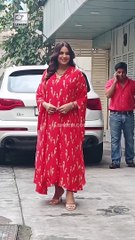 Mom-To-Be Bipasha basu Spotted At All Things Baby In Bandra