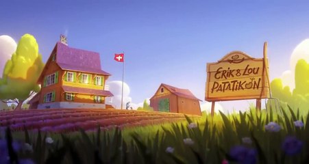 Esta pequeñita conoce como comienzan las papas fritas envasadas, viendo como