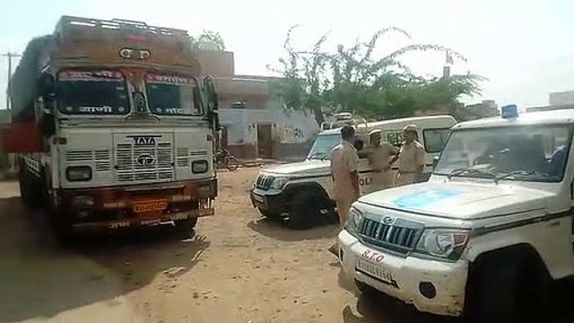 Video: चालान के डर से भगाई ट्रक, एसआइ पर चढ़ाने का प्रयास