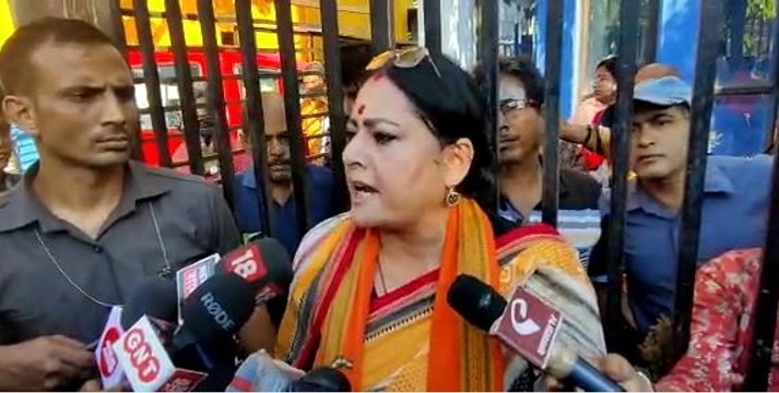 মুখ্যমন্ত্রী এখন খেলা মেলায় ব্যস্ত, কার্নিভাল হচ্ছে প্রদীপের নীচে অন্ধকার! অগ্নিমিত্রা পাল