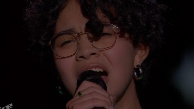 VOICI - The Voice Kids : quel est le syndrome d’Ehlers Danlos, la maladie dont souffre Sanaa ? (2)