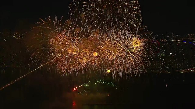 3년 만에 열린 여의도 불꽃축제...70분 동안 하늘 수놓아 / YTN