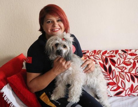 Son dakika haberleri! AMBULANS HEMŞİRESİ, KARAVANLA KAZA YAPAN ÇEKYALI ÇİFTİN KÖPEĞİNE SAHİP ÇIKTI