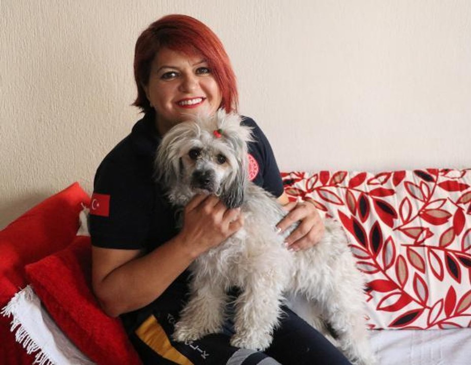 Son dakika haberleri! AMBULANS HEMŞİRESİ, KARAVANLA KAZA YAPAN ÇEKYALI ÇİFTİN KÖPEĞİNE SAHİP ÇIKTI