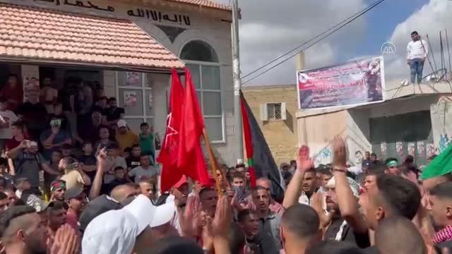 İsrail askerlerinin öldürdüğü Filistinli gençler Batı Şeria'da son yolculuklarına uğurlandı