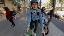 Mais qui a eu l'idée de mettre une piste cyclable sur le trottoir, boulevard de Magenta à Paris