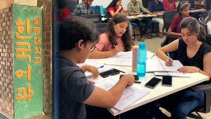 인도 한국어학과 경쟁률 3,3300 대 1...한국어 전문가 양성 '진화' / YTN