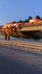 Explosão destrói ponte que conecta o território russo à península da Crimeia