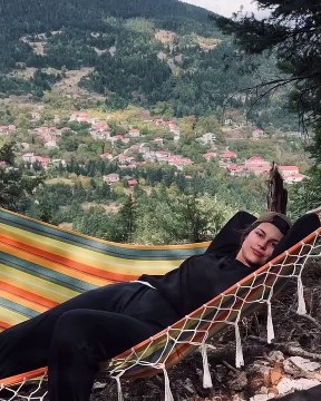 Δανάη Παππά: Λατρεύει τη φύση και αυτή είναι η απόδειξη- Οι ποζες στην αιώρα και το υπέροχο χαμόγελο