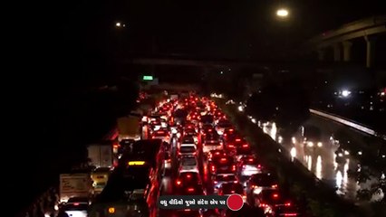 VIDEO: દિલ્હીમાં સતત વરસાદ, ટ્રાફિક જામ, પોલીસે આપી આ ચેતવણી