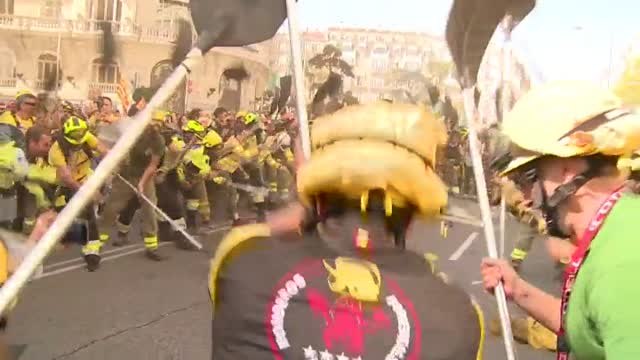 Bomberos forestales de toda España se manifiestan en Madrid para defender sus derechos