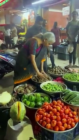 केंद्रीय वित्तमंत्री निर्मला सीतारमण मायलापुर बाजार में जब देर रात पहुंच गई...सब्जी खरीदते वीडियो वायरल