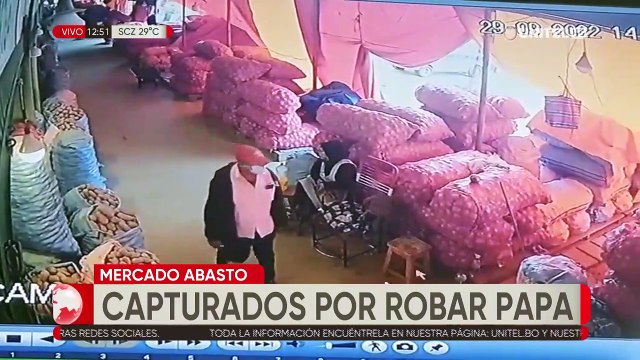 Comerciantes capturan y golpean a una pareja acusada de robar papa en un mercado