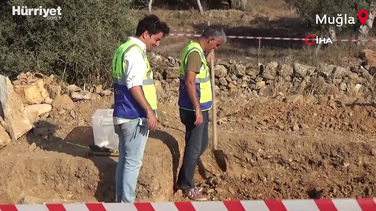 Tarlada heyecanlandıran keşif! 2 bin 400 yıllık olduğu tahmin edilen oda mezar bulundu