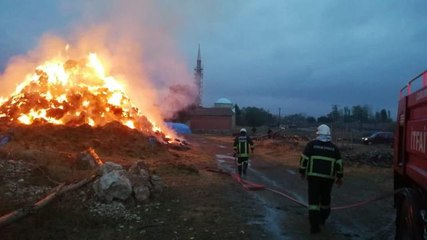 Bursa gündem: Yıldırım düşmesi sonucu 900 saman balyası yandı