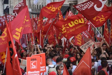 İtalya'da işçiler seslerini yeni hükümet ve AB'ye duyurabilmek için yürüdü