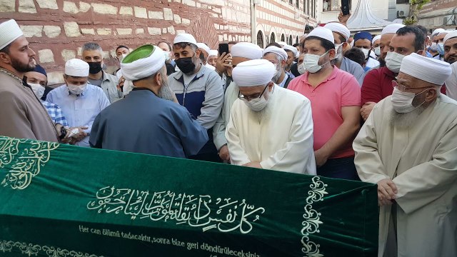 Cübbeli Ahmet Hoca'nın merhum Fahrettin Başeymez Hocaefendi'nin cenâzesindeki tezkiye konuşması