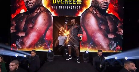 Ulazak u ring Badr Hari -Alistair Overeem