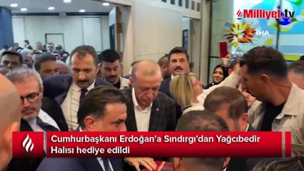 Cumhurbaşkanı Erdoğan'a Sındırgı'dan Yağcıbedir Halısı hediye edildi