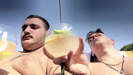 Selfie, avoir 16 ans à Naples Bande-annonce (IT)