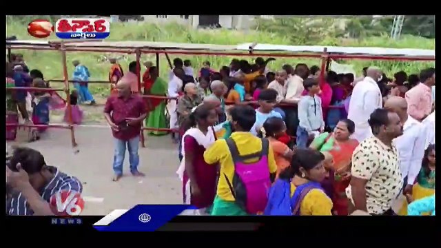 Huge Devotees Rush At Tirumala _ All Compartments Full , Heavy Que Lines For Darshan _ V6 Teenmaar