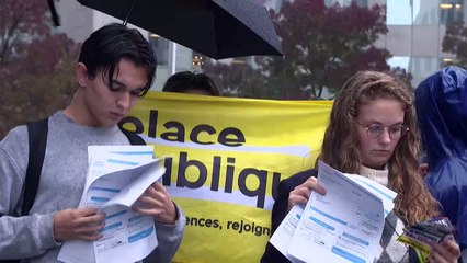 Des jeunes de la Nupes déversent des centaines de factures au siège d'Engie