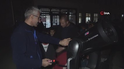 Köy çocukları gezegenlerini yakında görmek için birbirleriyle yarıştı