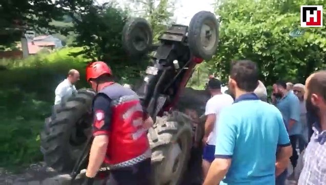 Şaha kalkan traktör ile römork arasına sürücü sıkıştı
