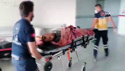 Mandıra çatısına çadır çekerken düşüp yaralandı