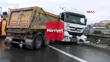 TEM otoyolunda hafriyat kamyonu bariyerlere çarptı 3 yaralı