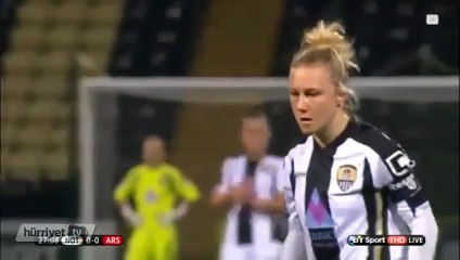 Kadın futbolculardan şaşırtan hareket