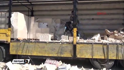 TIR'daki alçı bloklardan 150 bin kaçak sigara çıktı