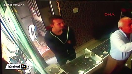Kuyumcudan bilezikleri alarak kaçtı