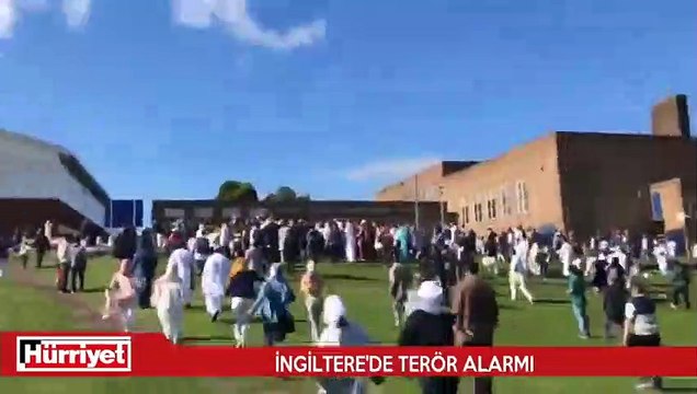İngiltere'de bir araç bayramlaşan kalabalığın arasına daldı