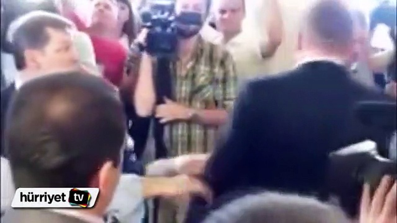 Mİlletvekili Aleksandr Şevçenko tek yumrukla parti liderini nakavt etti