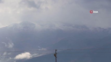 Munzur Dağı'nın yüksek kesimlerine kar yağdı