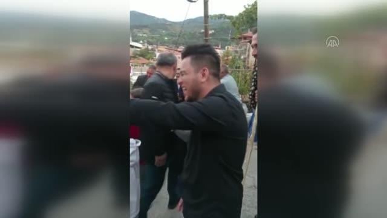 Kepçe operatörü damat, gelini babaevinden kepçeyle aldı