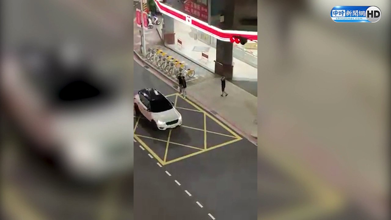 擦撞糾紛！賓士男撂友助陣 物流司機遭揮拳 警「快打部隊」到場
