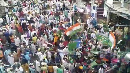 उमंग के साथ मनाई ईद मिलाद उन नबी, शहर में दो साल बाद निकाला जुलूस..देखें वीडियो