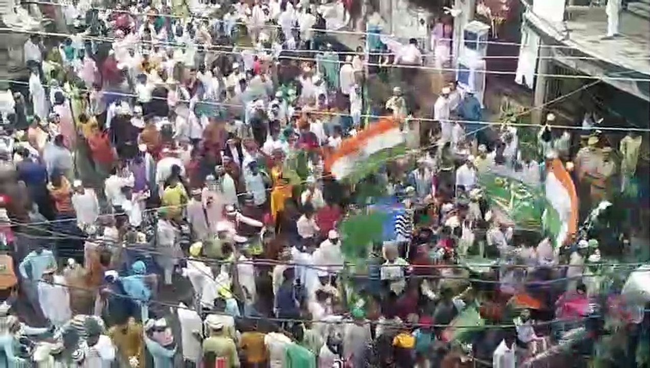 उमंग के साथ मनाई ईद मिलाद उन नबी, शहर में दो साल बाद निकाला जुलूस..देखें वीडियो