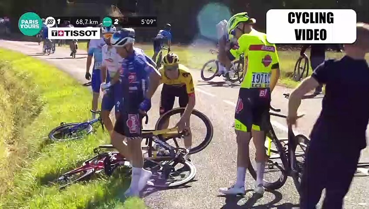 Massive Crash At Paris-Tour