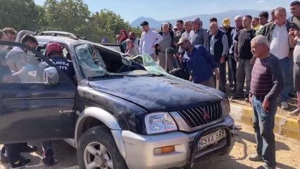 Tarım işçilerini taşıyan minibüs pikapla çarpıştı, 4 kişi yaralandı