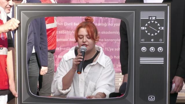 CHP Gençlik Kolları 'Sansür Yasası'nı İstanbul'da Protesto Etti